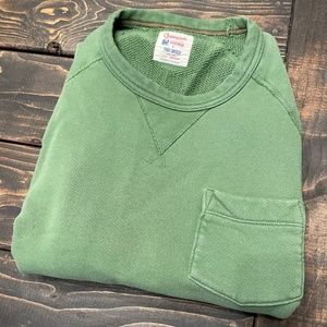 Todd Snyder + Champion Midweight Pocket Sweatshirt in Treetop, Medium
